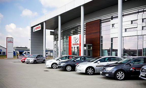 Samochody używane dealer Toyoty salon samochodowy